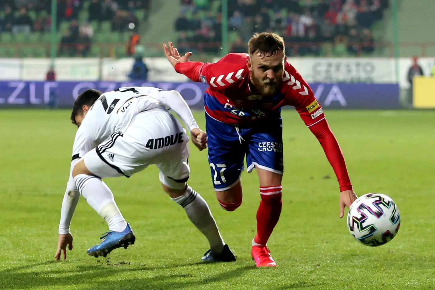 Ekstraklasa: Dwa rzuty karne Rakowa, dwa stracone punkty Legii [WYNIKI i TABELA]