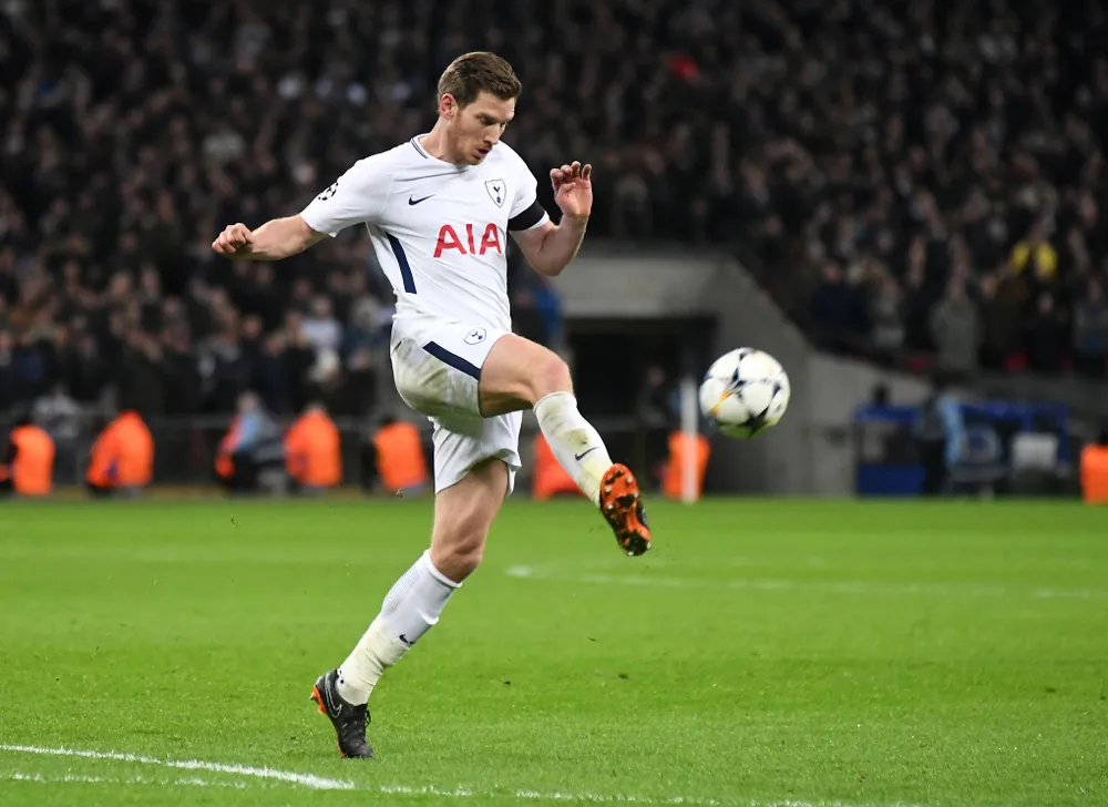 Rodzina piłkarza Tottenhamu napadnięta i sterroryzowana nożami w domu w Londynie