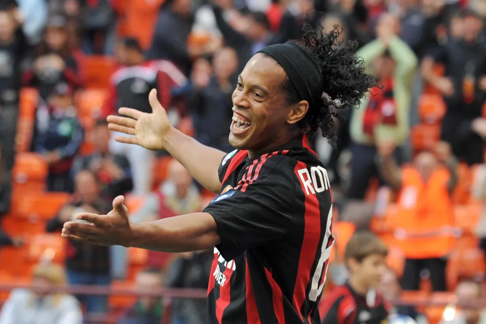 Ronaldinho w więzieniu robi to, co potrafi najlepiej. Strzelił 5 goli i miał 6 asyst  [WIDEO]
