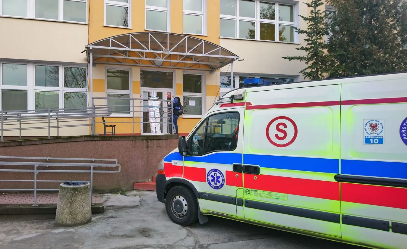 Pacjent "zero" opuścił szpital. "Jestem szczęśliwy, bo wychodzę stąd na nogach"