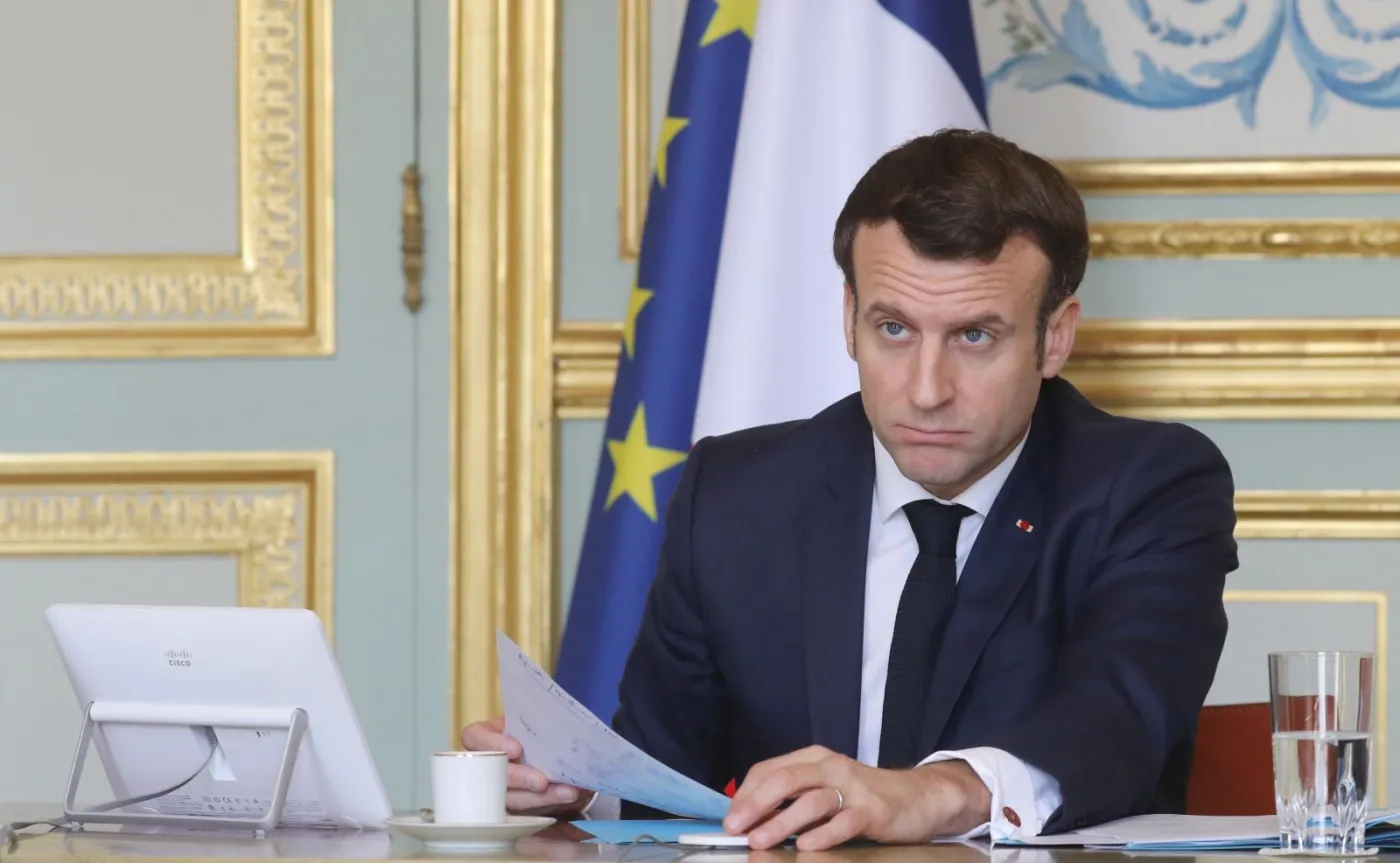 Macron krytykuje rodaków. Francuska klasa wyższa ucieka na wieś, ale w miastach rośnie frustracja