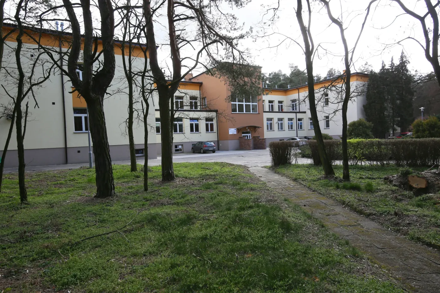 W szpitalu w Poznaniu zmarła 37-letnia kobieta. To 6 ofiara koronawirusa [WIDEO]