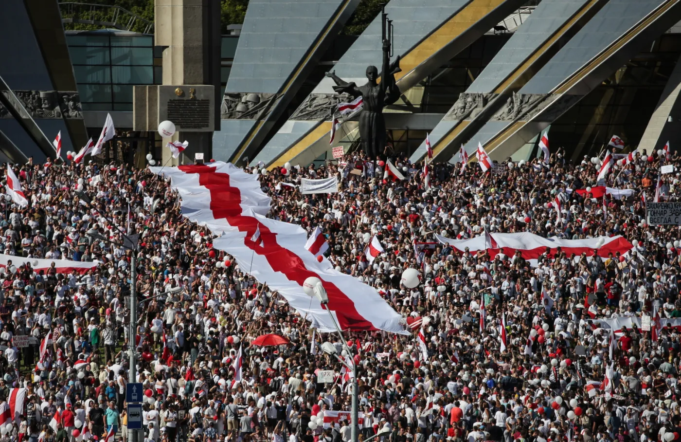 Białoruś: Lekarze protestowali przez MZ. Domagają się dostępu do rannych przebywających w więzieniach