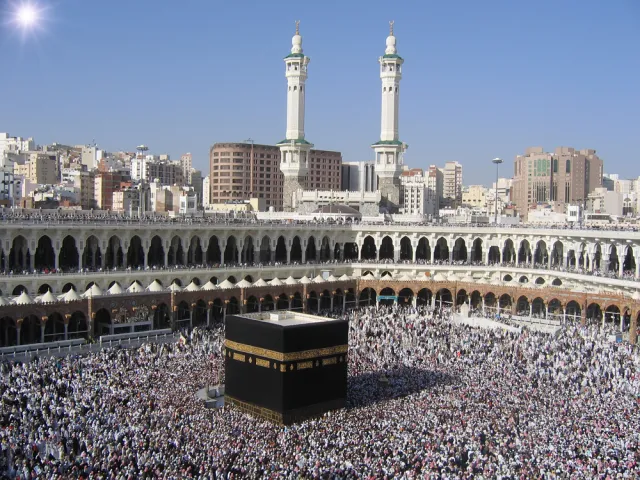 Pielgrzymi wracają do Mekki. Arabia Saudyjska złagodziła koronawirusowe obostrzenia