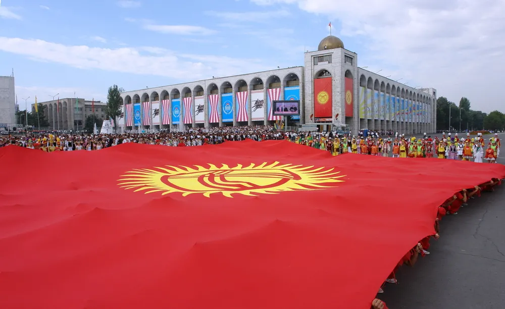 Premier Dżeenbekow wygrywa wybory prezydenckie w Kirgistanie. Czy zmieni to geopolityczny kurs kraju?