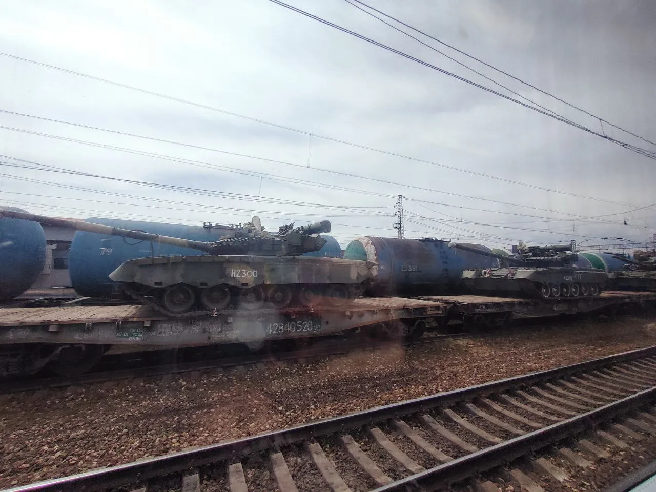 Rosja zaczęła używać 50-letnich czołgów T-62. To uwidacznia braki w sprzęcie
