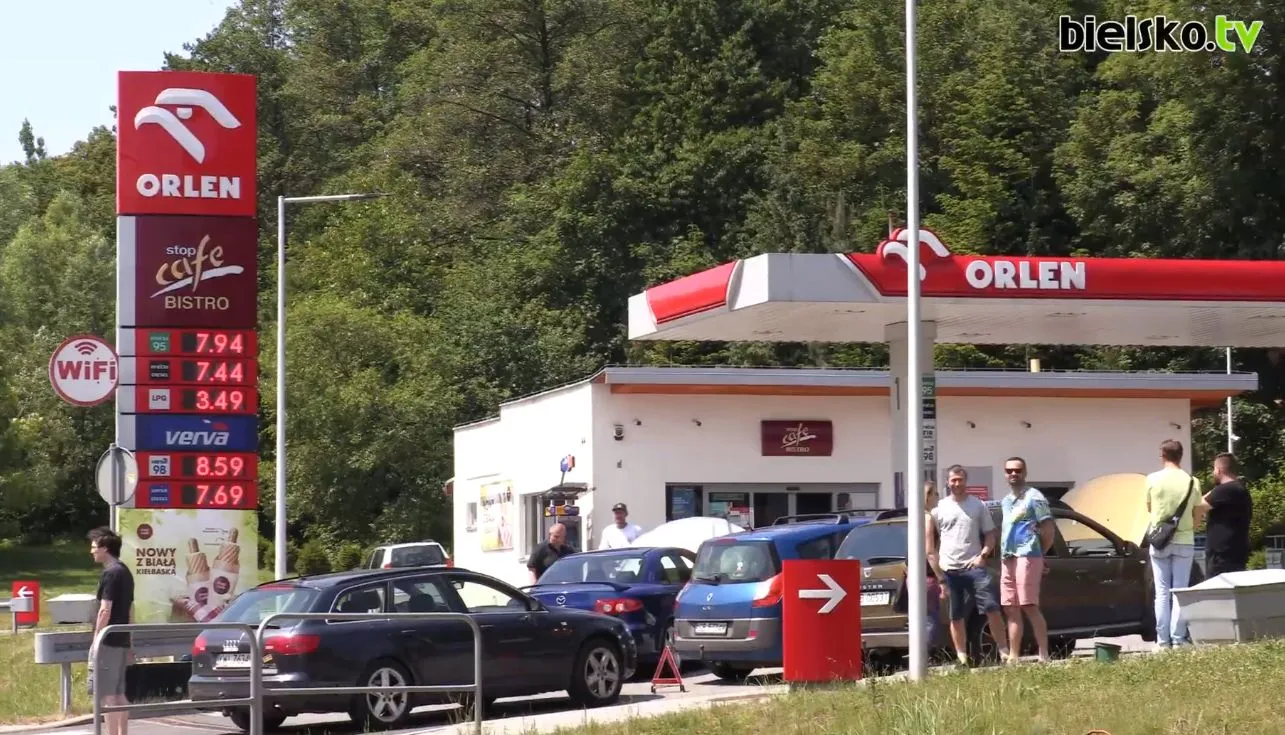 Na przełomie listopada i grudnia obniżki cen paliw przyspieszą
