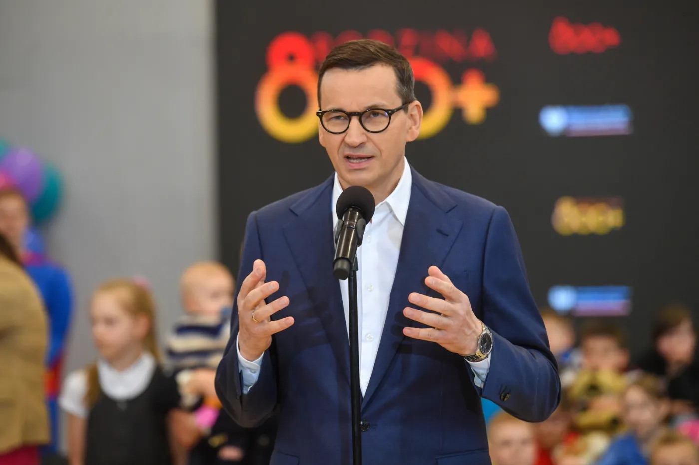 Morawiecki: Zastąpienie 500 +  kwotą 800 + to koszt ok. 24 mld zł, czyli 0,7-0,8 proc. PKB