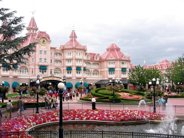 Strajk pracowników Disneylandu; domagają się podwyżki płac i lepszych warunków