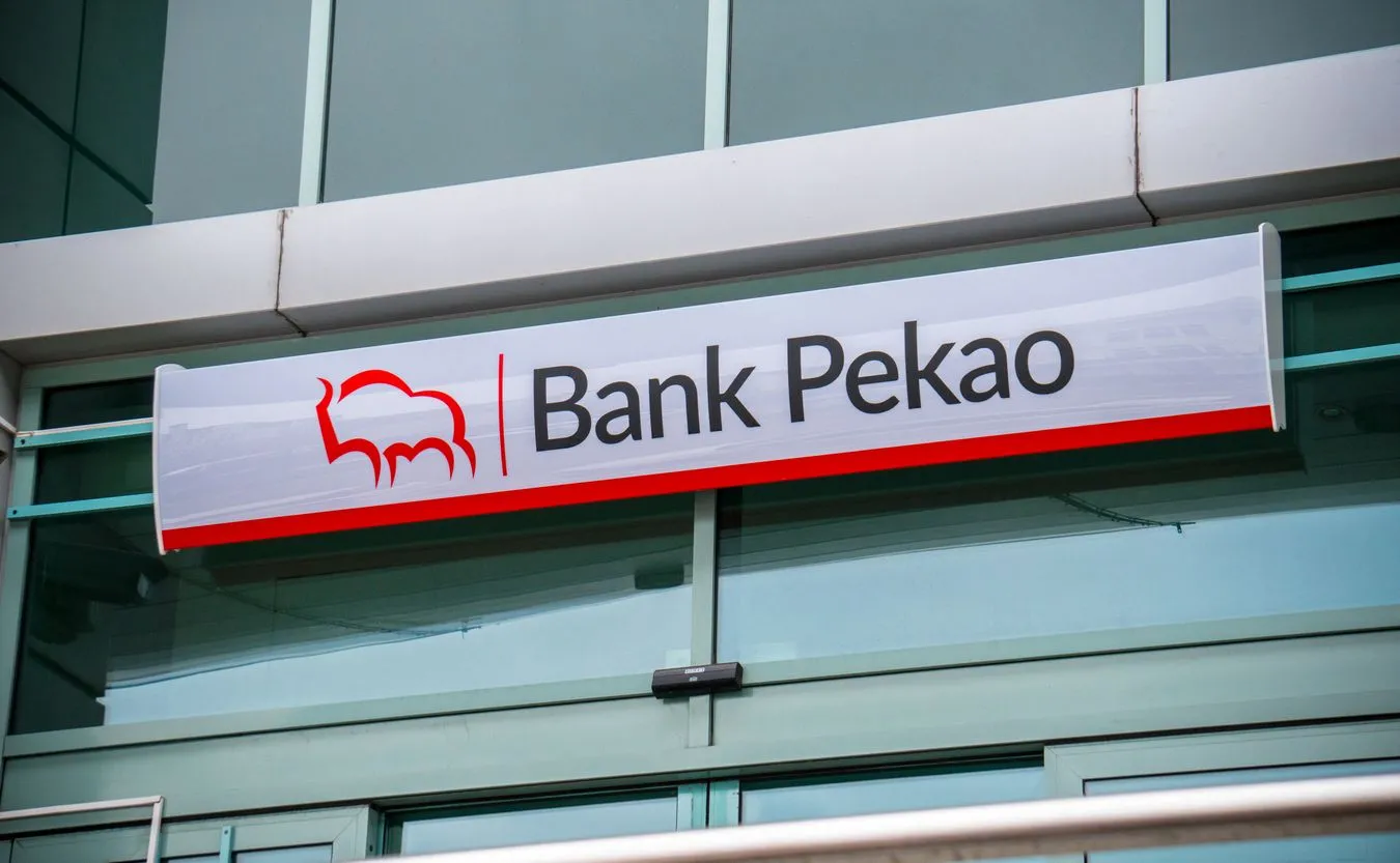 Zwolnienia grupowe w Pekao. Pracę może stracić nawet 1200 osób