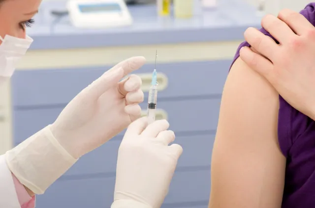 Amerykanie boją się koronawirusa. Ponad 100 tys. ochotników zgłosiło się do testów szczepionek na Covid-19