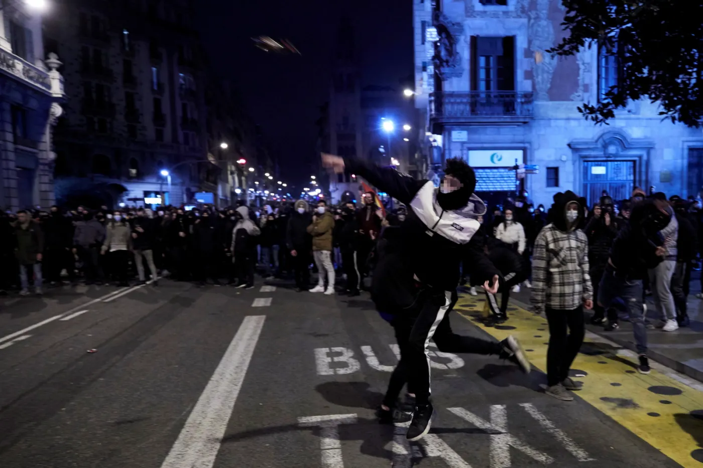 Hiszpania w ogniu protestów. Już ponad 80 policjantów zostało rannych