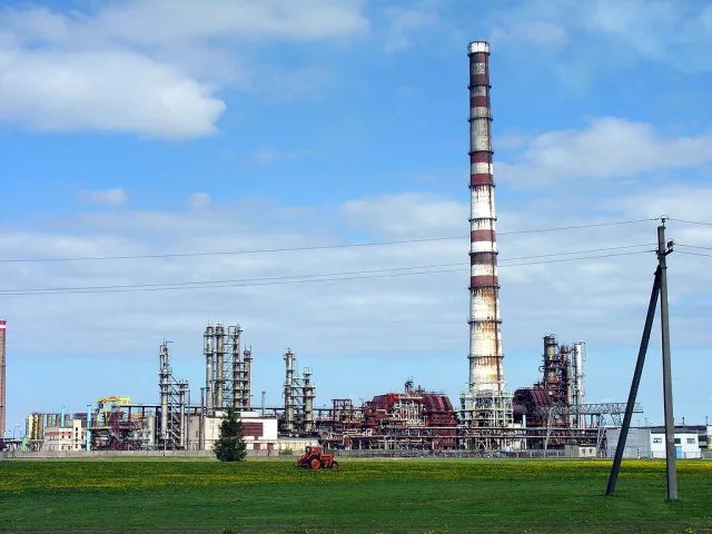PKN Orlen zbuduje w Możejkach instalację pogłębionego przerobu wartą 641 mln euro