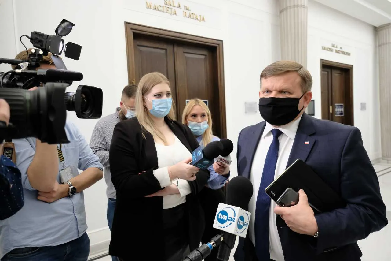 Opozycja: Zmiany ws. zakupów dla wojska mogą sprzyjać nadużyciom. PiS popiera projekt