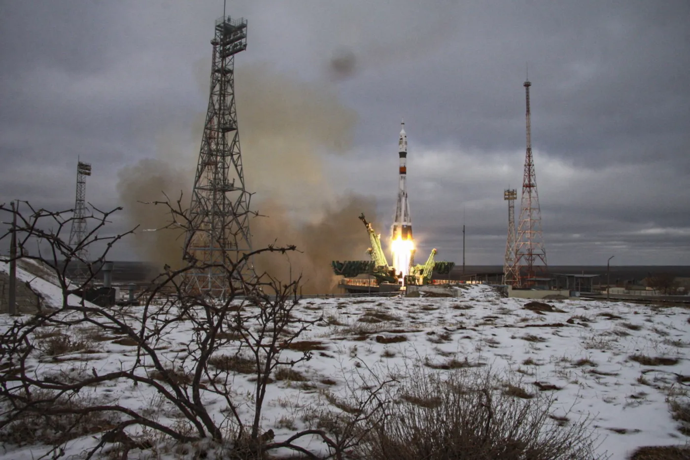 Japoński miliarder, jego asystent i rosyjski kosmonauta lecą w kosmos