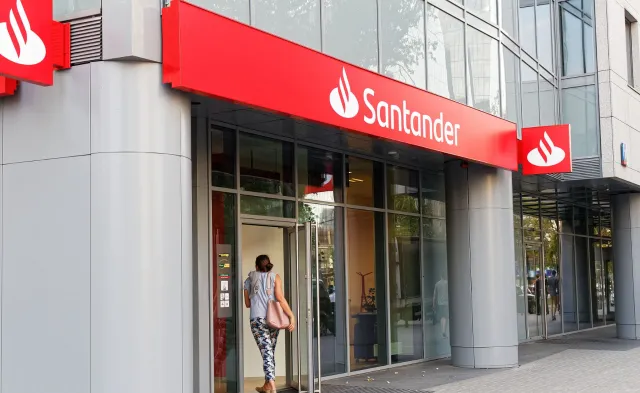 Santander Bank Polska zwolni do 2 tys. osób. To prawie 20 proc. wszystkich zatrudnionych