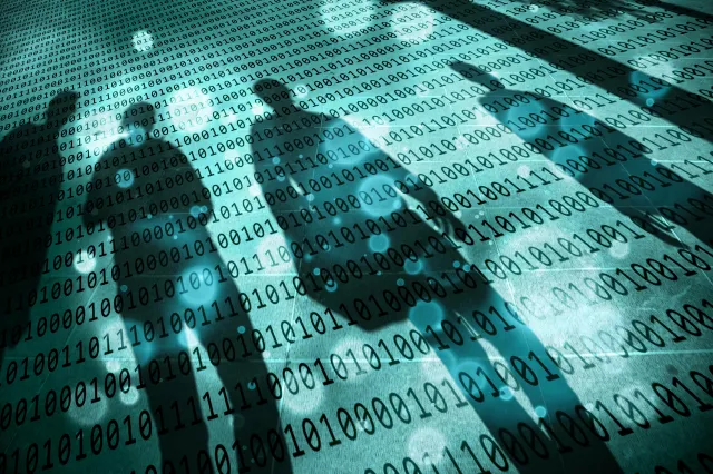 Sztuczna inteligencja i "cyfrowe życie pozagrobowe". AI wykorzystuje głos zmarłych; chatboty przejmują ich dane