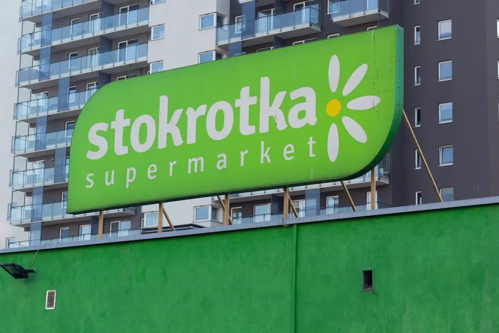 Przy sklepach Stokrotka powstanie 276 stacji ładowania elektryków Inbalance grid