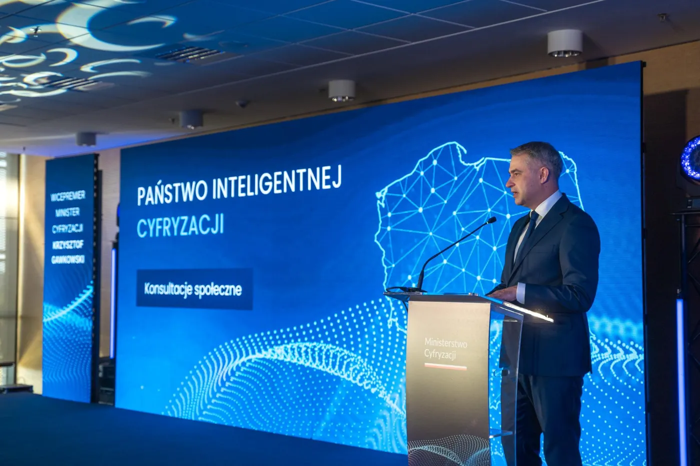 Rosyjskie grupy atakują Polskę. Gawkowski ujawnia fakty dotyczące zagrożenia
