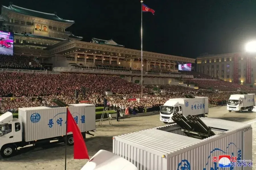 Koreańskie wyrzutnie w trakcie parady w 2023 roku