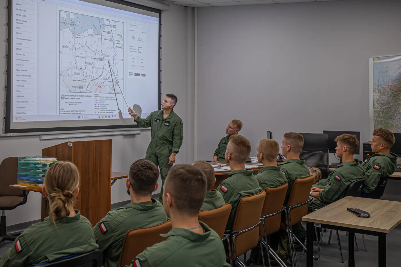 Wyszkolenie dobrego pilota wojskowego trwa wiele lat. Śmigłowce AH-64 Apache uchodzą za jedne z najtrudniejszych śmigłowców w obsłudze.
