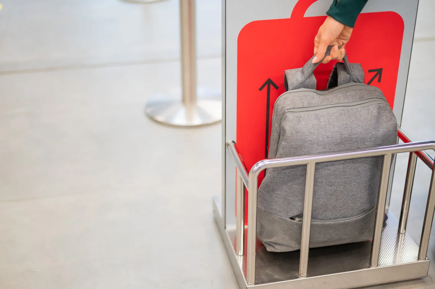 UOKiK bierze na celownik opłaty za bagaż podręczny w Ryanairze i Wizz Airze – czy są zgodne z prawem?