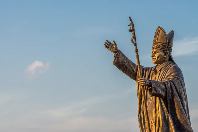 Polacy w nieustającym szantażu moralnym. Pomiędzy aborcją a Janem Pawłem II