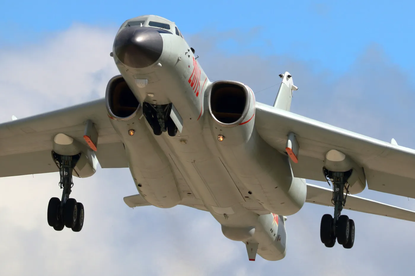 Chiński bombowiec H-6K