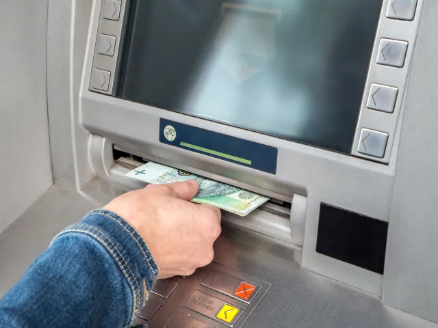 Ile pieniędzy można wypłacić z bankomatu jednorazowo. Wprowadzili ograniczenia