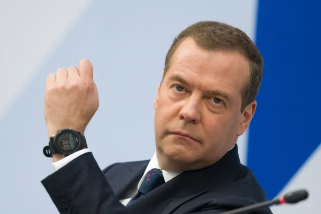 "Pomyśl dwa razy, nazisto!" Dlaczego były prezydent Rosji tak zaatakował przyszłego kanclerza Niemiec?