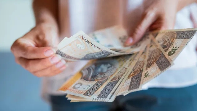Tym, którzy mają umowę o pracę przysługuje dodatkowa wypłata. Można otrzymać duży zastrzyk gotówki