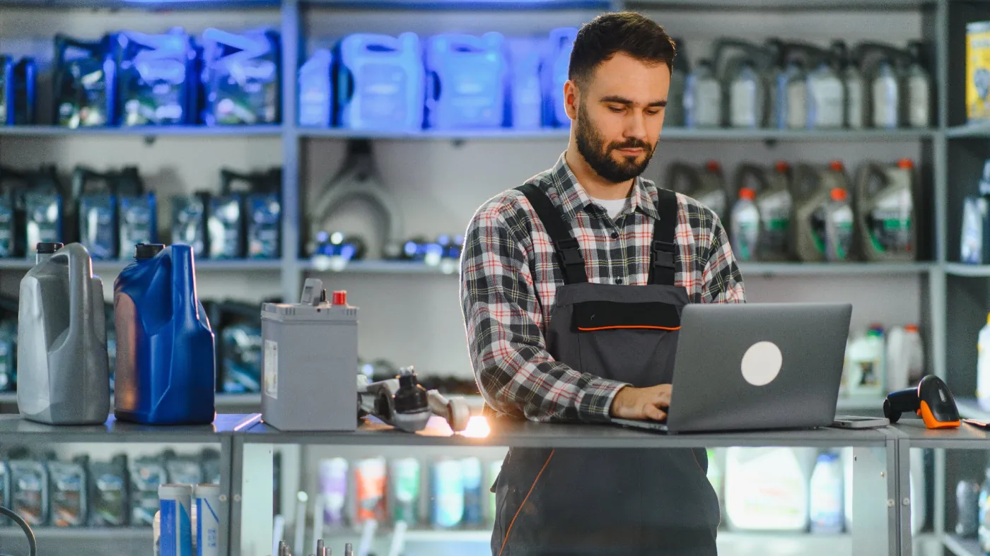 Man,In,Workwear,Using,A,Laptop,For,Inventory,And,Sales