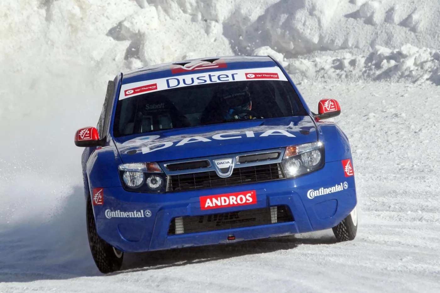Alain Prost za kierownicą Dacii