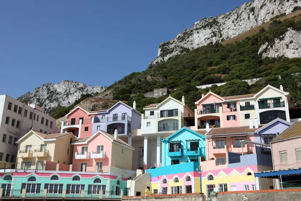1423987-domy-na-gibraltarze.jpg