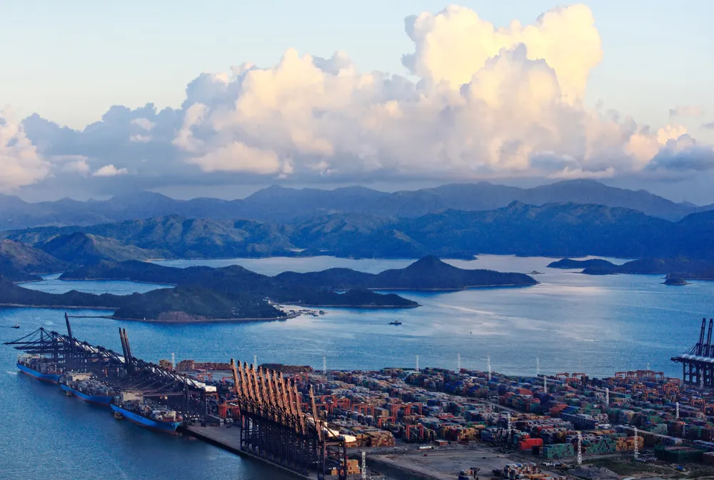 1599262-shenzhen-widok-na-port.jpg