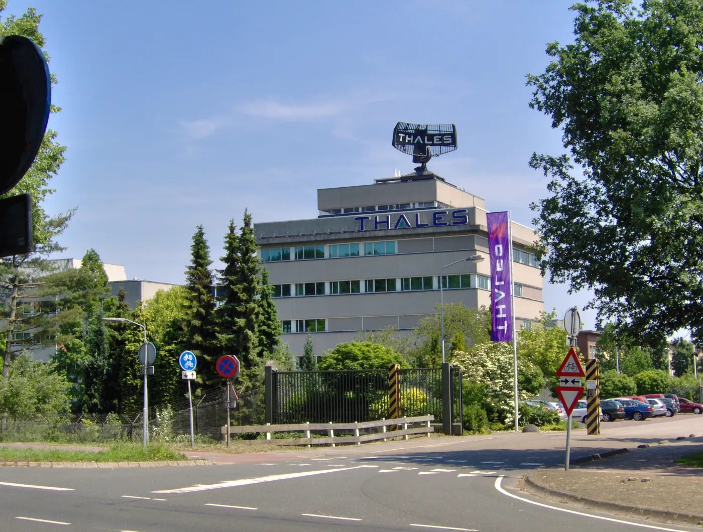 Thales rozpoczyna współpracę z Poltechniką Warszawską. Chodzi o technologie rakietowe