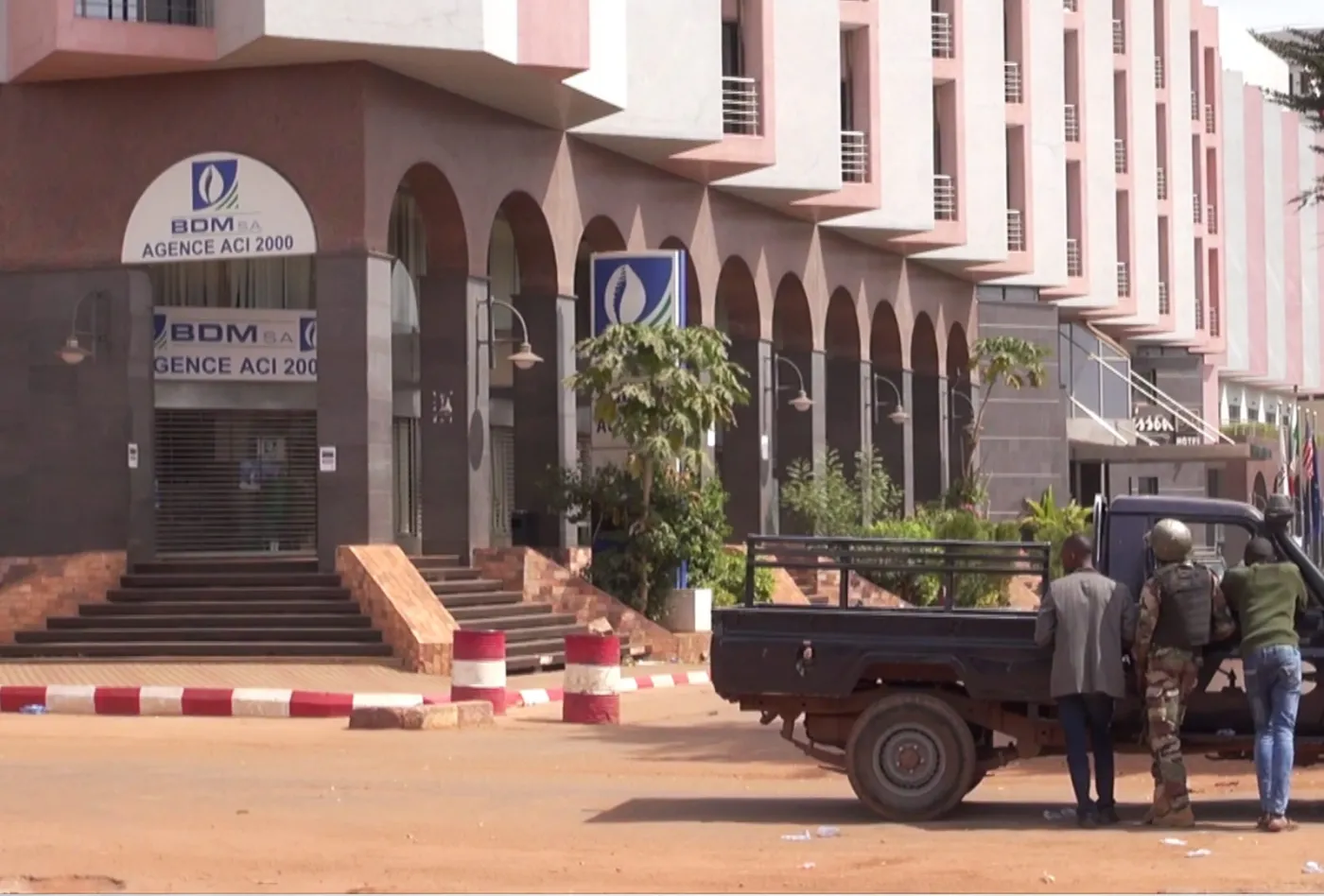 Mali wprowadza 10-dniowy stan wyjątkowy. W zamachu terrorystycznym zginęło 21 osób