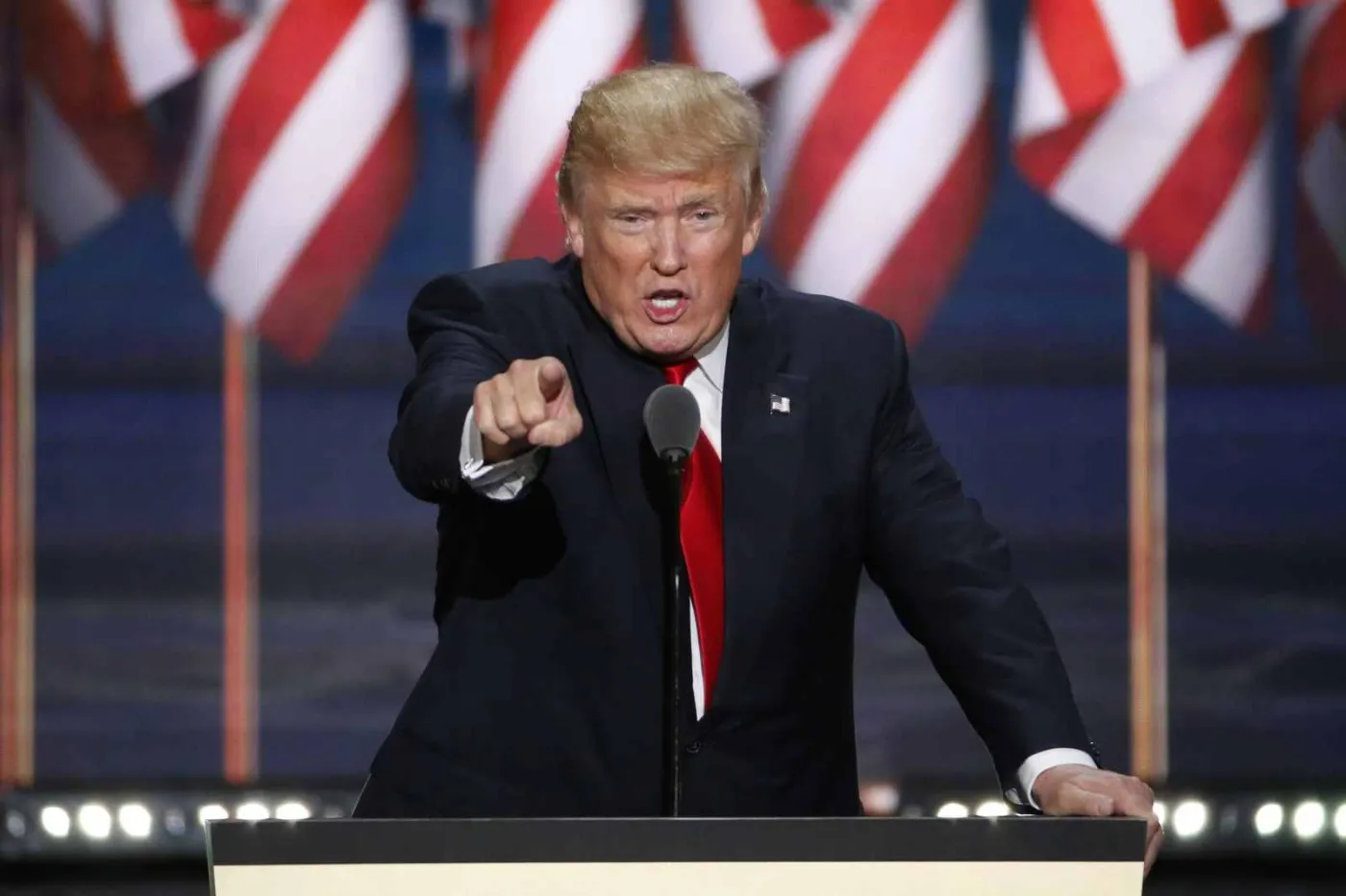 Trump sugeruje zamach na Hillary Clinton?