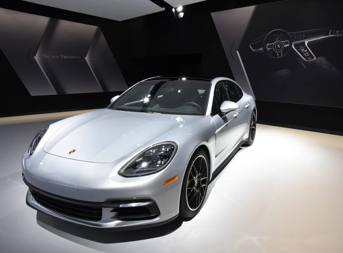 2726469-porsche-panamera-4s.jpg
