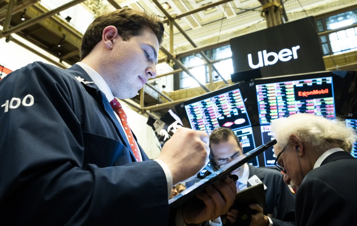 Ostry zjazd Ubera podczas debiutu. Wojna handlowa topi indeksy na Wall Street