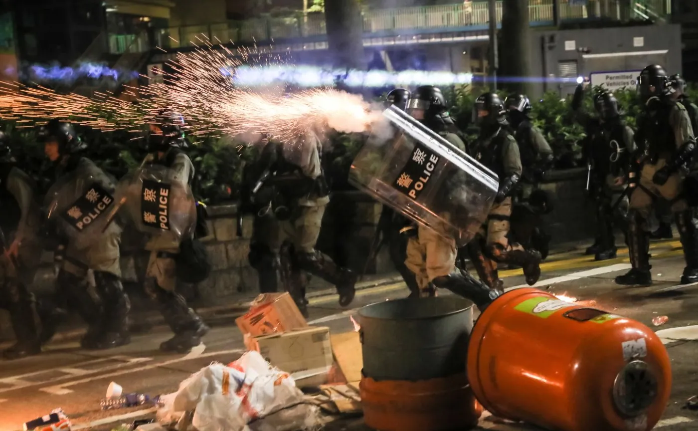 Rząd Hongkongu zakazał masek. Skorzystał z prawa z czasów kolonialnych