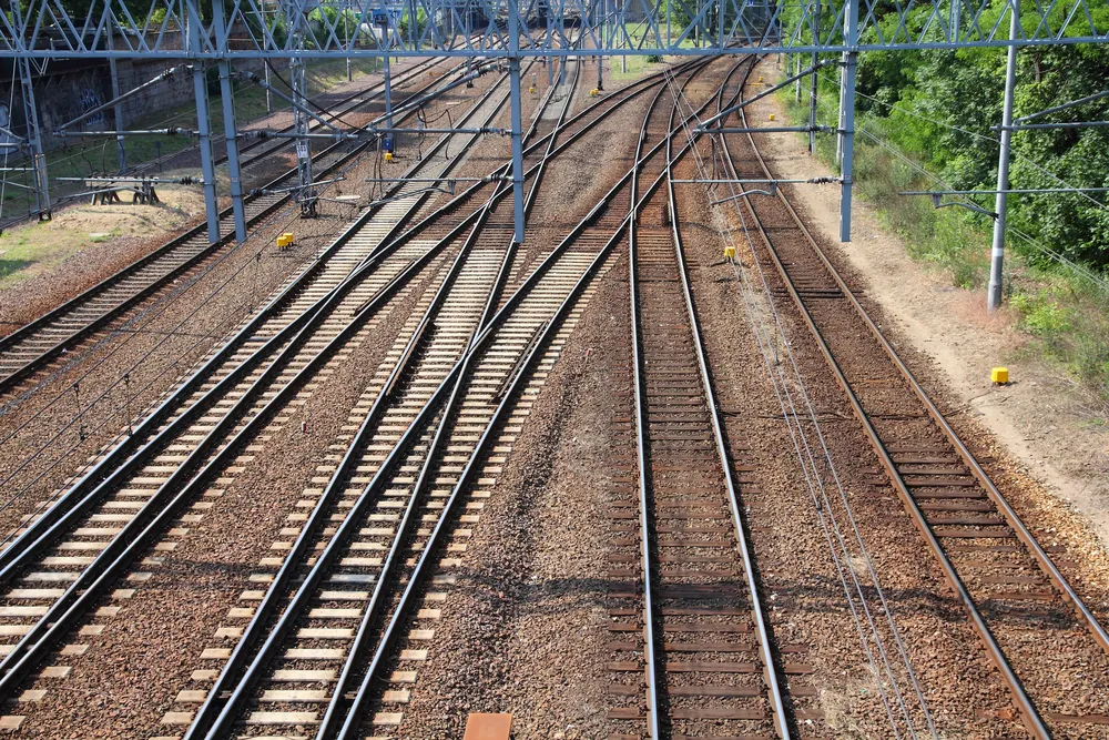 Newag wyprodukował pierwszą polską lokomotywę wielosystemową E4MSU Griffin