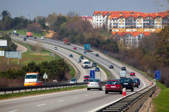 GDDKiA: posypały się prozycje na budowę odcinka S8