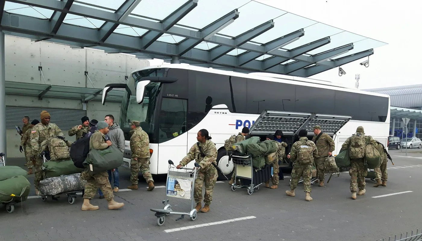 Kto zarabia na transporcie amerykańskich żołnierzy w Polsce?