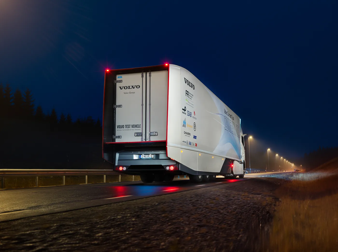 3133784-volvo-concept-truck.jpg
