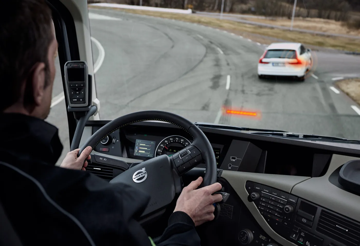 3133831-volvo-concept-truck.jpg