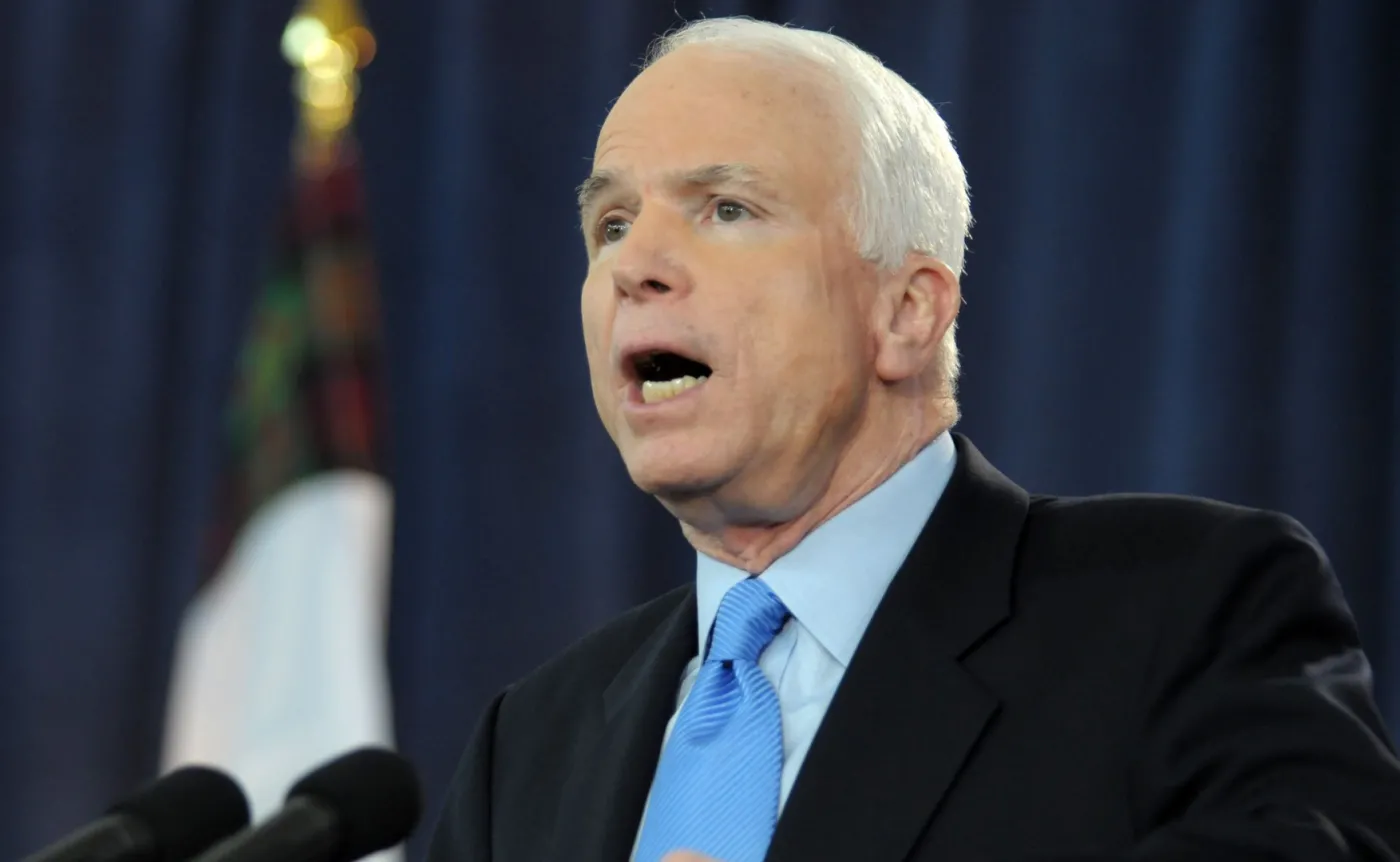 "Ataki Trumpa na FBI wzmacniają Putina". McCain ostrzega przed próbami obalenia demokracji
