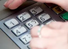 Rewolucja w polskich usługach finansowych: bezstykowe bankomaty