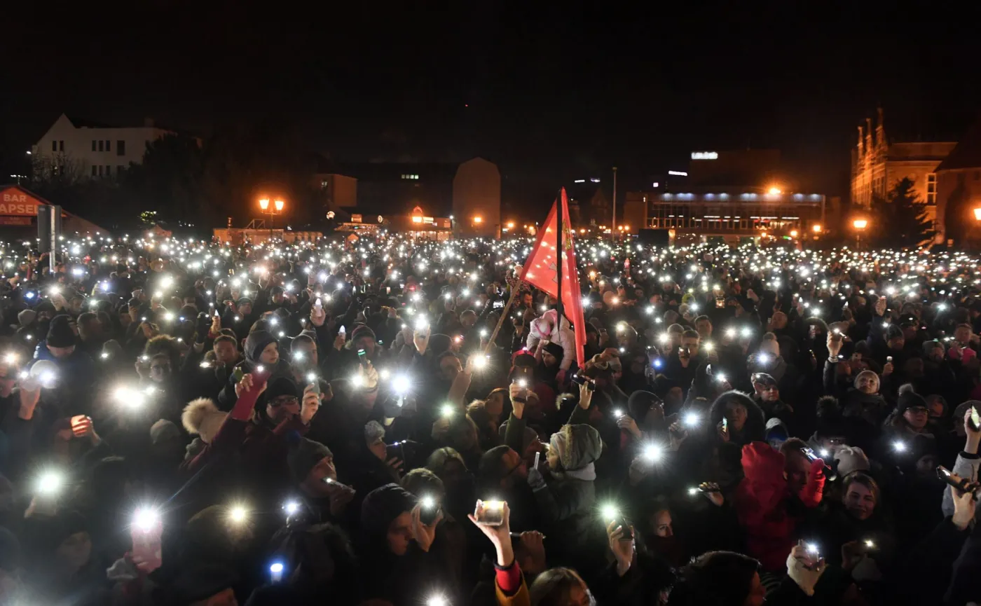 NYT: Smutek i gniew zjednoczyły Gdańsk po zabójstwie Pawła Adamowicza