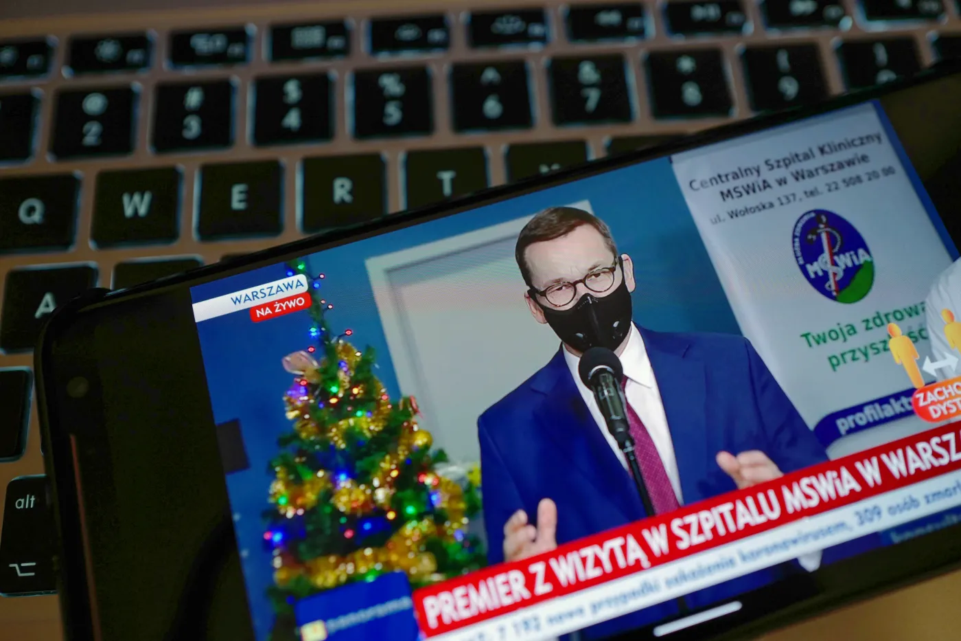 Premier: W drugim dniu Świąt szczepionki dotrą do Polski